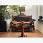 Tafel en boomsculptuur